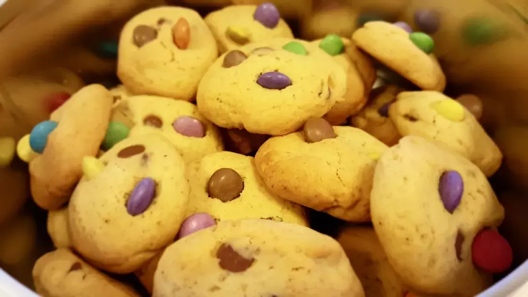 Cookies με κουφετάκια smarties αφράτα και γευστικά! 